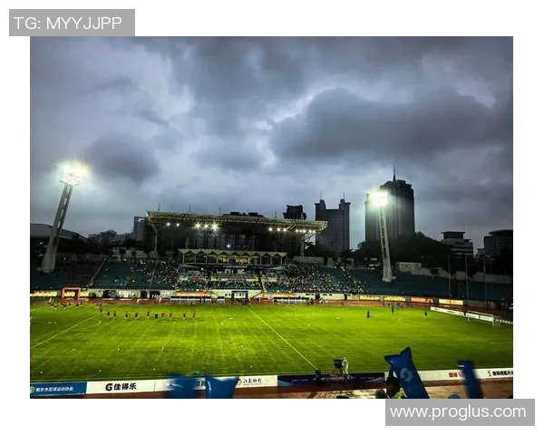 南京足球队在全国锦标赛中的比赛经验与表现分析与点评